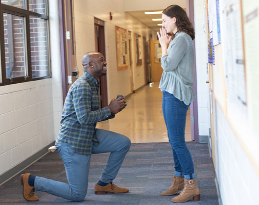 A beautiful engagement! Sarah Anderson, a graduate student in the Mallinger lab, was proposed to at Steinmetz Hall by her now fiancé Chris. Congratulations Chris and Sarah! Our own Suzy Rodrigues was there to capture the moment. 